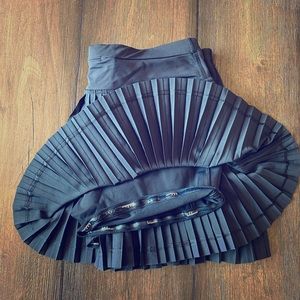 Lululemon tennis skirt. size 6
